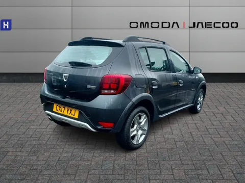 CX17YXJ Dacia Sandero Stepway 1.5 dCi Laureate 5dr Thumbnail #5