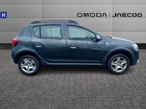 CX17YXJ Dacia Sandero Stepway 1.5 dCi Laureate 5dr Thumbnail #8