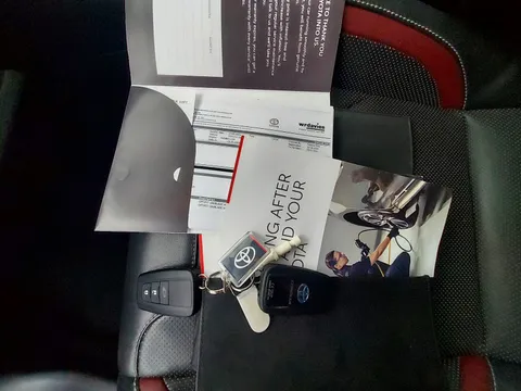 FG70GVD Toyota Corolla 2.0 VVT-i Hybrid Excel 5dr CVT Thumbnail #18