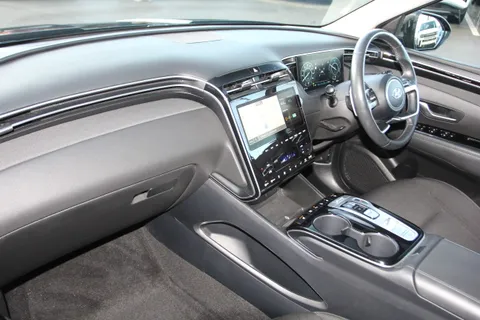 DG72MVJ Hyundai Tucson 1.6 TGDi Hybrid 230 Premium 5dr 2WD Auto Thumbnail #8