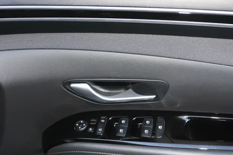 DG72MVJ Hyundai Tucson 1.6 TGDi Hybrid 230 Premium 5dr 2WD Auto Thumbnail #13