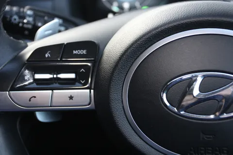 DG72MVJ Hyundai Tucson 1.6 TGDi Hybrid 230 Premium 5dr 2WD Auto Thumbnail #18