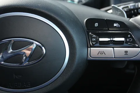 DG72MVJ Hyundai Tucson 1.6 TGDi Hybrid 230 Premium 5dr 2WD Auto Thumbnail #19