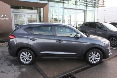 DV69VBZ Hyundai Tucson 1.6 GDi SE Nav 5dr 2WD Thumbnail #3