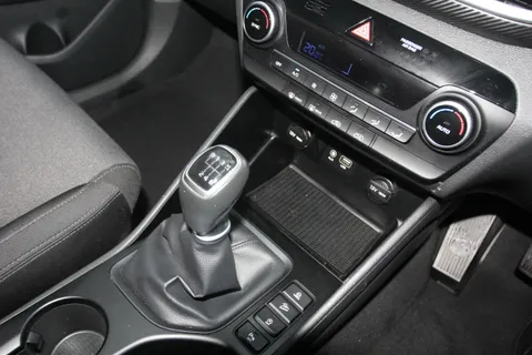 DV69VBZ Hyundai Tucson 1.6 GDi SE Nav 5dr 2WD Thumbnail #22