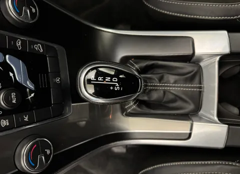 KY67KNO Volvo XC60 D5 [220] R DESIGN Nav 5dr AWD Geartronic Thumbnail #14