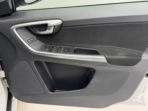 KY67KNO Volvo XC60 D5 [220] R DESIGN Nav 5dr AWD Geartronic Thumbnail #23