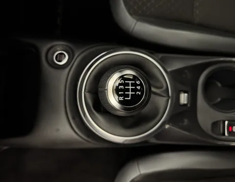 DY72SOH Nissan Juke 1.0 DiG-T 114 N-Connecta 5dr Thumbnail #15