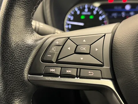 DY72SOH Nissan Juke 1.0 DiG-T 114 N-Connecta 5dr Thumbnail #21