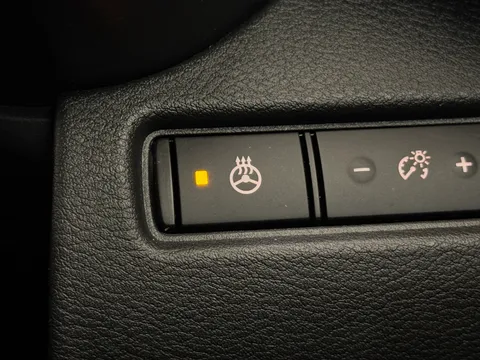 DY72SOH Nissan Juke 1.0 DiG-T 114 N-Connecta 5dr Thumbnail #27