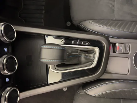 HN74TXA Renault ARKANA 1.6 E-Tech FHEV 145 Esprit Alpine 5dr Auto Thumbnail #10