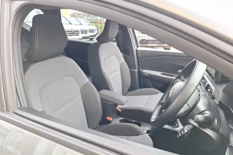 CJ24HYM Dacia Jogger 1.6 HEV Extreme 5dr Auto Thumbnail #14