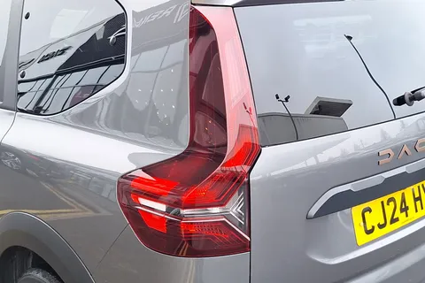 CJ24HYM Dacia Jogger 1.6 HEV Extreme 5dr Auto Thumbnail #23