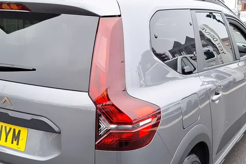 CJ24HYM Dacia Jogger 1.6 HEV Extreme 5dr Auto Thumbnail #26