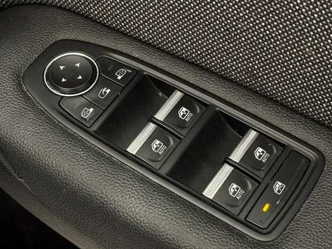 SC74KHP Renault Captur 1.0 TCE 90 Techno 5dr Thumbnail #17