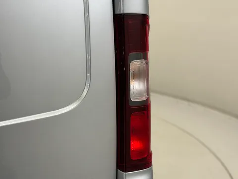 FM23UFK Renault Trafic LL30 Blue dCi 150 Sport+ Van Thumbnail #29