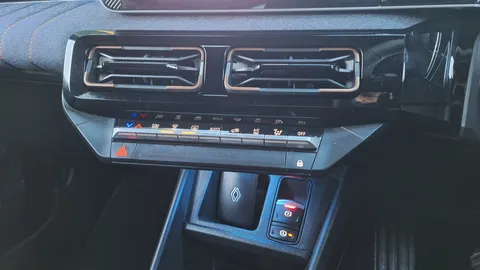 BC25TTZ Renault 4 110kW Techno 52kWh Comfort range 5dr Auto Thumbnail #9