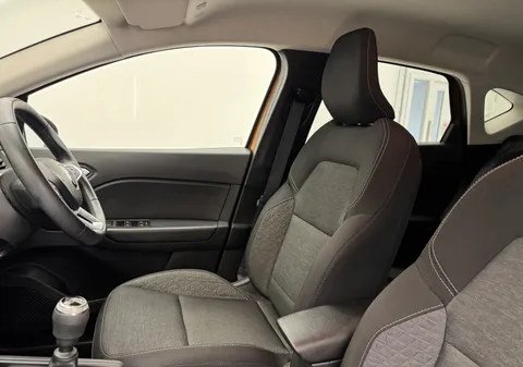 DS71MYZ Renault Captur 1.0 TCE 90 Iconic 5dr Thumbnail #12