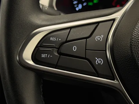 DS71MYZ Renault Captur 1.0 TCE 90 Iconic 5dr Thumbnail #20