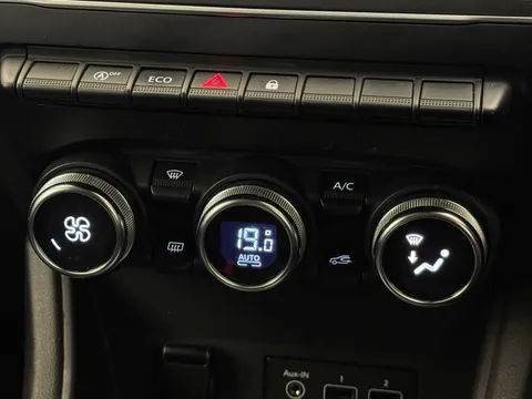 DS71MYZ Renault Captur 1.0 TCE 90 Iconic 5dr Thumbnail #26