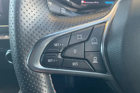 HK74RGY Renault ARKANA 1.6 E-Tech FHEV 145 Esprit Alpine 5dr Auto Thumbnail #15