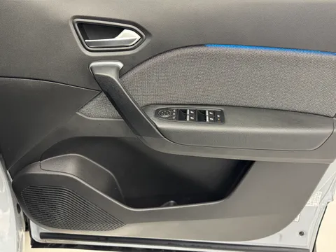 DX74VHC Renault Captur 1.0 TCE 90 Techno 5dr Thumbnail #17