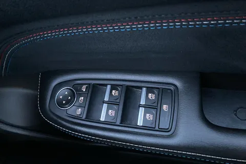 HK74RFN Renault ARKANA 1.6 E-Tech FHEV 145 Esprit Alpine 5dr Auto Thumbnail #16