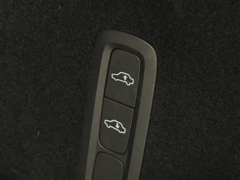 YP70BPU Volvo XC60 2.0 T8 Recharge PHEV Inscription Pro 5dr AWD Auto Thumbnail #12