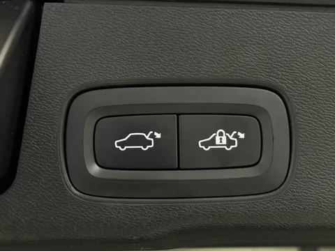 YP70BPU Volvo XC60 2.0 T8 Recharge PHEV Inscription Pro 5dr AWD Auto Thumbnail #13