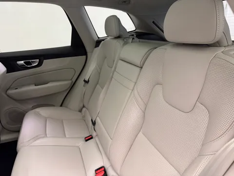 YP70BPU Volvo XC60 2.0 T8 Recharge PHEV Inscription Pro 5dr AWD Auto Thumbnail #14
