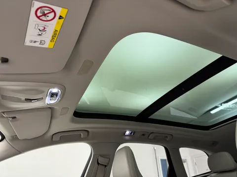 YP70BPU Volvo XC60 2.0 T8 Recharge PHEV Inscription Pro 5dr AWD Auto Thumbnail #17