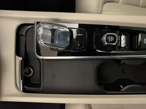 YP70BPU Volvo XC60 2.0 T8 Recharge PHEV Inscription Pro 5dr AWD Auto Thumbnail #18