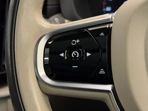 YP70BPU Volvo XC60 2.0 T8 Recharge PHEV Inscription Pro 5dr AWD Auto Thumbnail #27