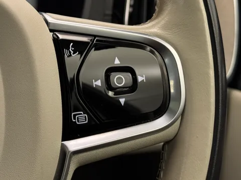 YP70BPU Volvo XC60 2.0 T8 Recharge PHEV Inscription Pro 5dr AWD Auto Thumbnail #29