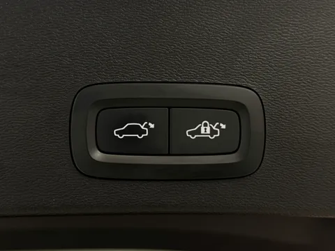 DS72VNH Volvo XC40 2.0 B3P Plus Dark 5dr Auto Thumbnail #22