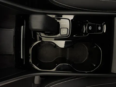 DS72VNH Volvo XC40 2.0 B3P Plus Dark 5dr Auto Thumbnail #15