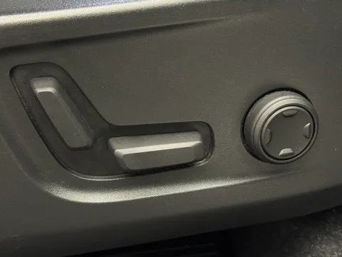 DS72VNH Volvo XC40 2.0 B3P Plus Dark 5dr Auto Thumbnail #21