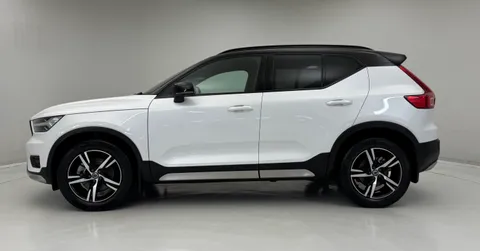 DN71HPL Volvo XC40 2.0 B4P R DESIGN 5dr AWD Auto Thumbnail #3