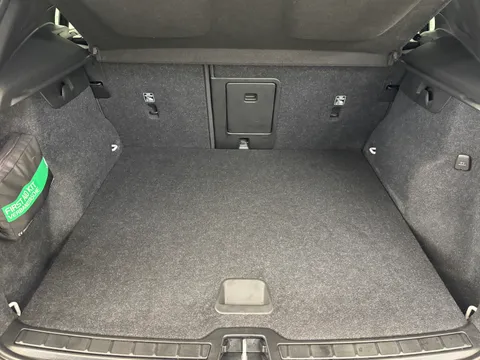 DN71HPL Volvo XC40 2.0 B4P R DESIGN 5dr AWD Auto Thumbnail #20
