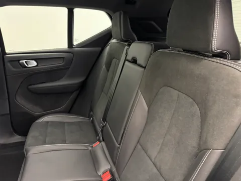DN71HPL Volvo XC40 2.0 B4P R DESIGN 5dr AWD Auto Thumbnail #12