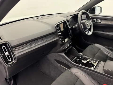 DN71HPL Volvo XC40 2.0 B4P R DESIGN 5dr AWD Auto Thumbnail #14