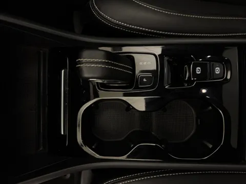DN71HPL Volvo XC40 2.0 B4P R DESIGN 5dr AWD Auto Thumbnail #15