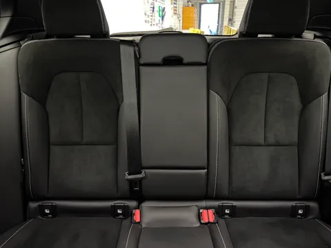 DN71HPL Volvo XC40 2.0 B4P R DESIGN 5dr AWD Auto Thumbnail #16