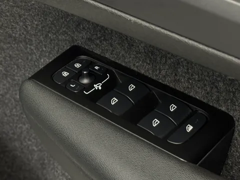 DN71HPL Volvo XC40 2.0 B4P R DESIGN 5dr AWD Auto Thumbnail #23