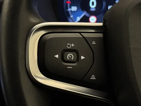 DN71HPL Volvo XC40 2.0 B4P R DESIGN 5dr AWD Auto Thumbnail #25