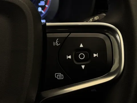 DN71HPL Volvo XC40 2.0 B4P R DESIGN 5dr AWD Auto Thumbnail #26