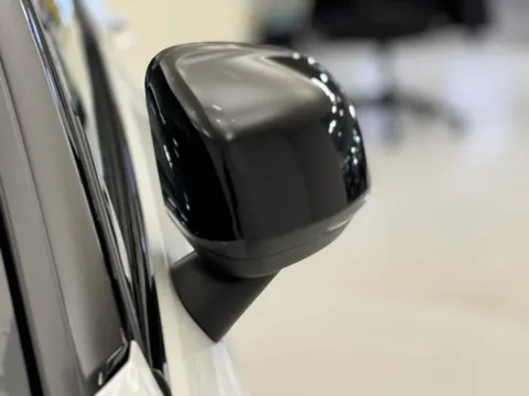 DN71HPL Volvo XC40 2.0 B4P R DESIGN 5dr AWD Auto Thumbnail #34