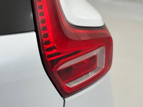 DN71HPL Volvo XC40 2.0 B4P R DESIGN 5dr AWD Auto Thumbnail #36