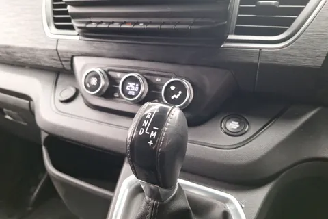 YK23ZLP Renault Trafic LL30 Blue dCi 170 Sport Van EDC Thumbnail #39