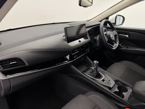 DY72ZRP Nissan Qashqai 1.3 DiG-T MH 158 N-Connecta 5dr Thumbnail #15
